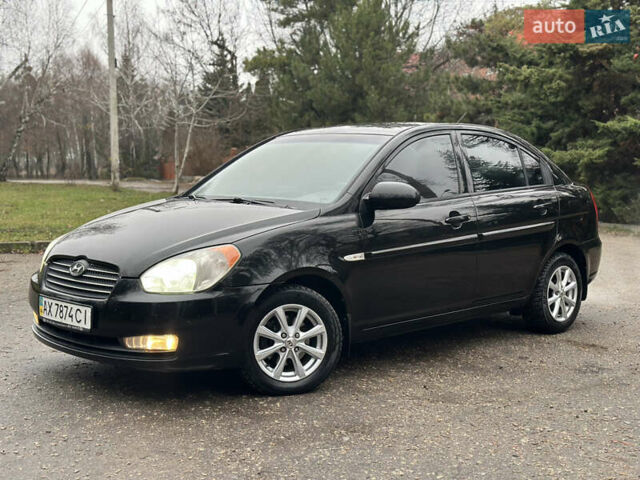 Черный Хендай Акцент, объемом двигателя 1.6 л и пробегом 170 тыс. км за 5699 $, фото 3 на Automoto.ua