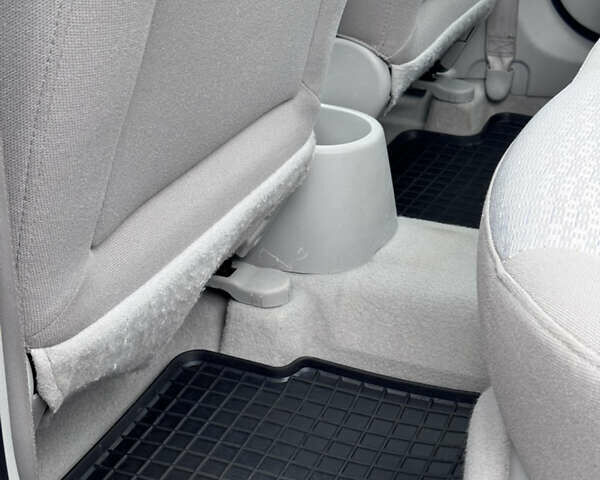 Черный Хендай Акцент, объемом двигателя 1.4 л и пробегом 139 тыс. км за 5999 $, фото 74 на Automoto.ua