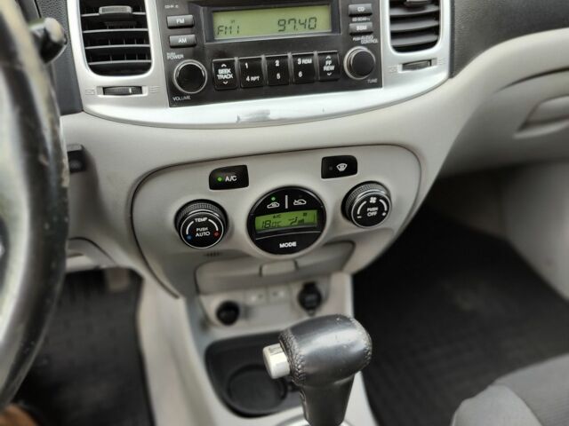 Черный Хендай Акцент, объемом двигателя 1.6 л и пробегом 188 тыс. км за 5700 $, фото 6 на Automoto.ua