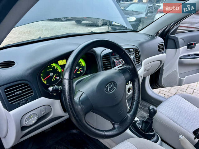 Черный Хендай Акцент, объемом двигателя 1.4 л и пробегом 221 тыс. км за 4950 $, фото 31 на Automoto.ua