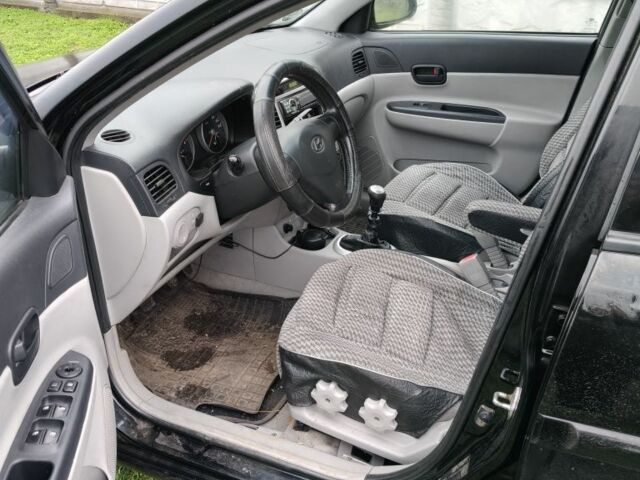 Чорний Хендай Акцент, об'ємом двигуна 1.6 л та пробігом 310 тис. км за 4200 $, фото 1 на Automoto.ua