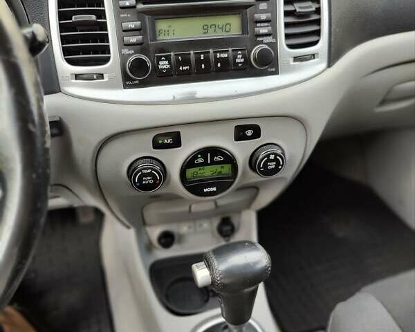 Черный Хендай Акцент, объемом двигателя 1.6 л и пробегом 200 тыс. км за 5700 $, фото 4 на Automoto.ua