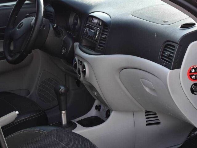 Чорний Хендай Акцент, об'ємом двигуна 1.4 л та пробігом 193 тис. км за 5799 $, фото 12 на Automoto.ua