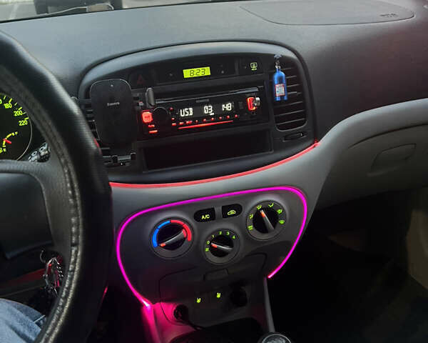 Черный Хендай Акцент, объемом двигателя 1.49 л и пробегом 247 тыс. км за 5200 $, фото 8 на Automoto.ua