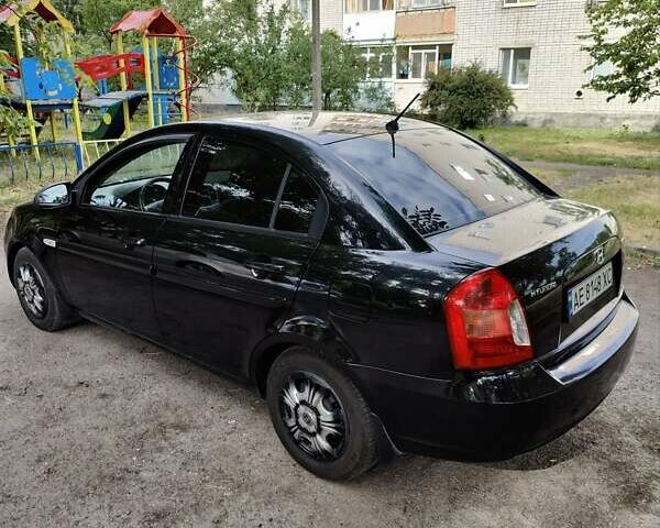 Черный Хендай Акцент, объемом двигателя 1.6 л и пробегом 200 тыс. км за 5700 $, фото 7 на Automoto.ua