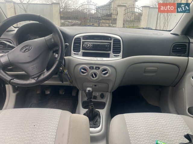 Черный Хендай Акцент, объемом двигателя 1.4 л и пробегом 257 тыс. км за 3500 $, фото 6 на Automoto.ua