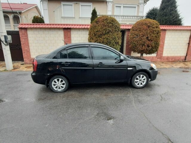 Черный Хендай Акцент, объемом двигателя 1.4 л и пробегом 210 тыс. км за 3900 $, фото 2 на Automoto.ua