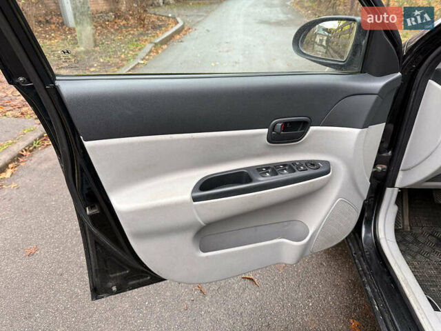 Черный Хендай Акцент, объемом двигателя 1.4 л и пробегом 165 тыс. км за 5390 $, фото 8 на Automoto.ua