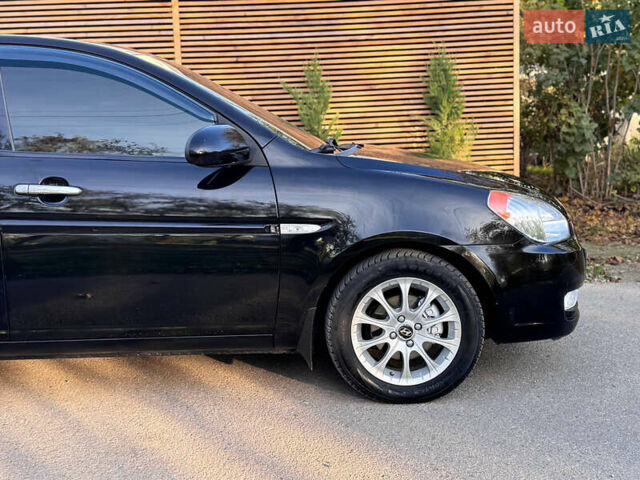Черный Хендай Акцент, объемом двигателя 1.4 л и пробегом 128 тыс. км за 5800 $, фото 5 на Automoto.ua