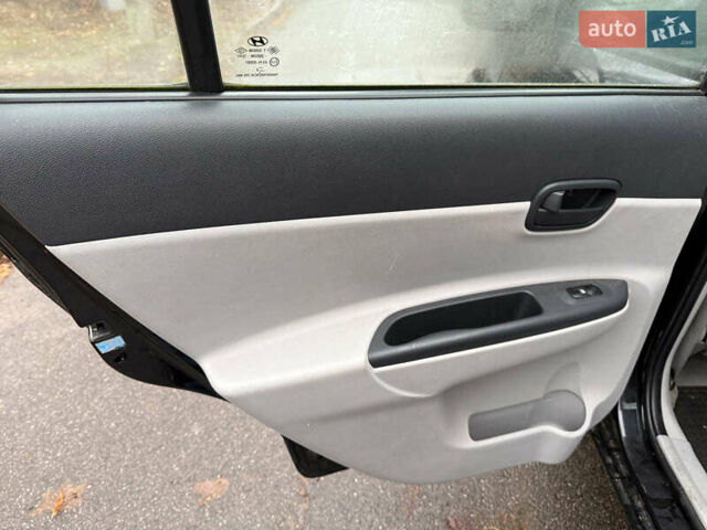 Черный Хендай Акцент, объемом двигателя 1.4 л и пробегом 165 тыс. км за 5390 $, фото 12 на Automoto.ua