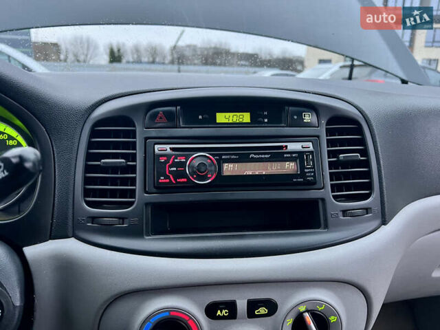 Черный Хендай Акцент, объемом двигателя 1.4 л и пробегом 221 тыс. км за 4950 $, фото 44 на Automoto.ua