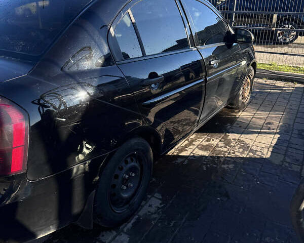 Черный Хендай Акцент, объемом двигателя 1.4 л и пробегом 210 тыс. км за 4050 $, фото 3 на Automoto.ua