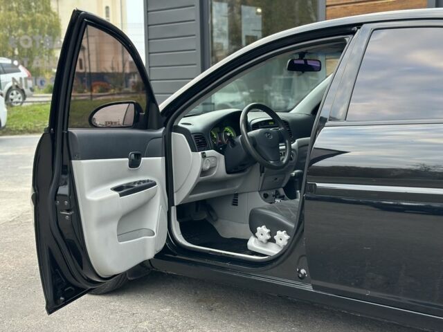 Чорний Хендай Акцент, об'ємом двигуна 1.4 л та пробігом 250 тис. км за 5100 $, фото 10 на Automoto.ua