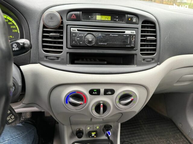 Черный Хендай Акцент, объемом двигателя 1.4 л и пробегом 165 тыс. км за 5390 $, фото 11 на Automoto.ua