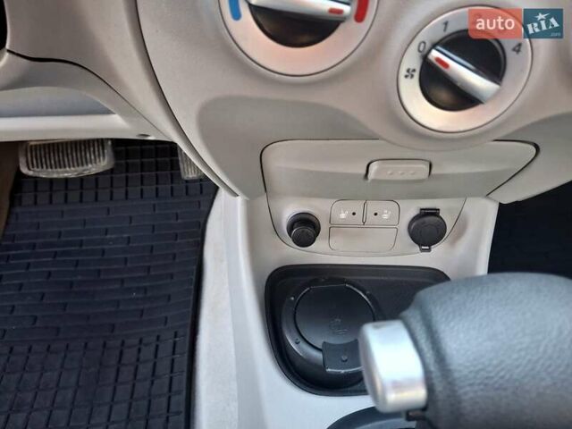 Черный Хендай Акцент, объемом двигателя 1.4 л и пробегом 157 тыс. км за 6200 $, фото 10 на Automoto.ua