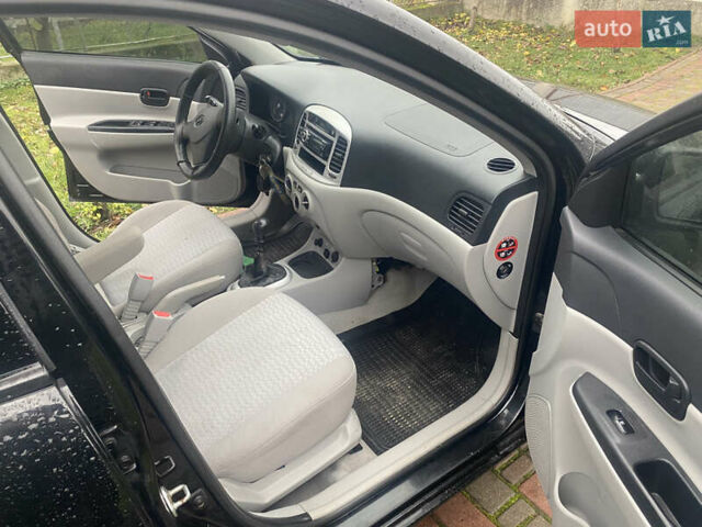 Черный Хендай Акцент, объемом двигателя 1.4 л и пробегом 257 тыс. км за 3500 $, фото 8 на Automoto.ua