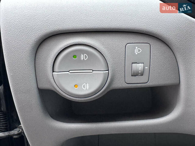 Черный Хендай Акцент, объемом двигателя 1.4 л и пробегом 139 тыс. км за 5999 $, фото 32 на Automoto.ua