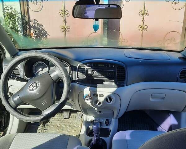 Черный Хендай Акцент, объемом двигателя 1.4 л и пробегом 237 тыс. км за 4800 $, фото 5 на Automoto.ua