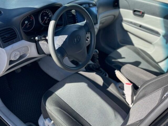 Черный Хендай Акцент, объемом двигателя 1.5 л и пробегом 237 тыс. км за 4000 $, фото 7 на Automoto.ua