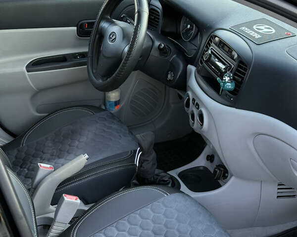 Черный Хендай Акцент, объемом двигателя 1.59 л и пробегом 175 тыс. км за 6300 $, фото 18 на Automoto.ua