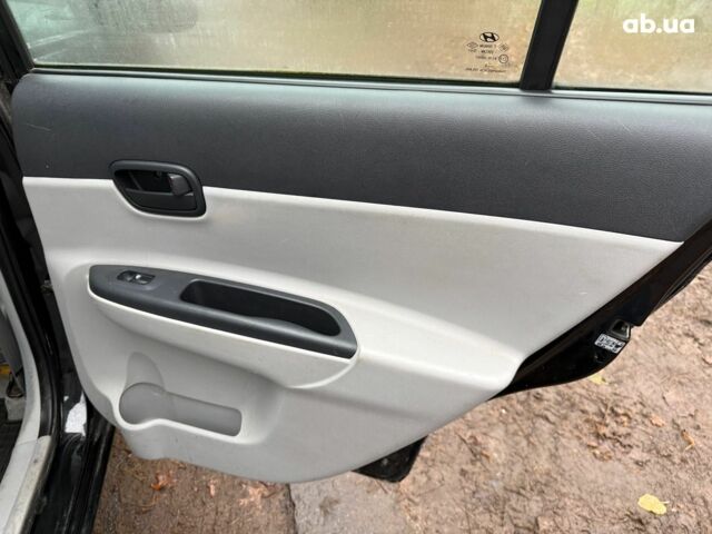 Черный Хендай Акцент, объемом двигателя 1.4 л и пробегом 165 тыс. км за 5390 $, фото 15 на Automoto.ua