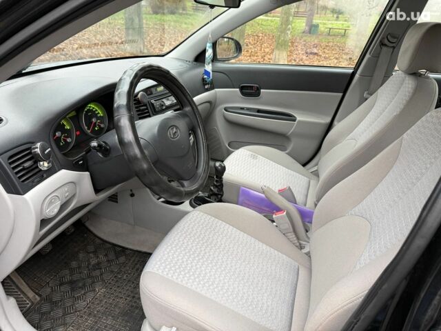 Черный Хендай Акцент, объемом двигателя 1.4 л и пробегом 165 тыс. км за 5390 $, фото 9 на Automoto.ua