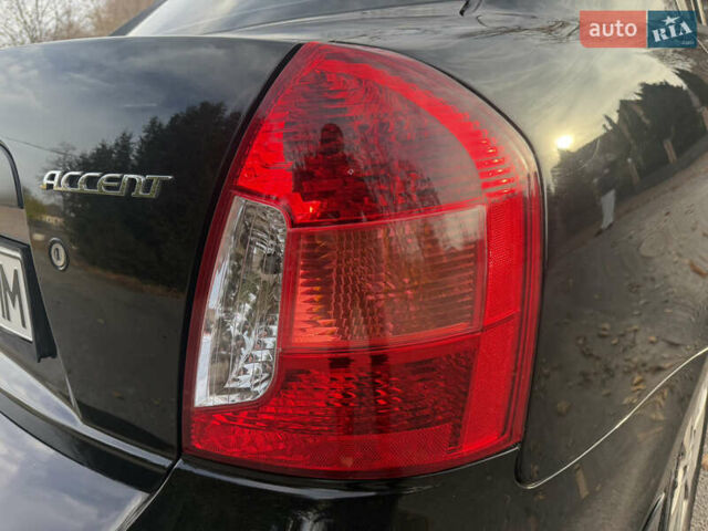 Черный Хендай Акцент, объемом двигателя 1.4 л и пробегом 257 тыс. км за 3000 $, фото 7 на Automoto.ua