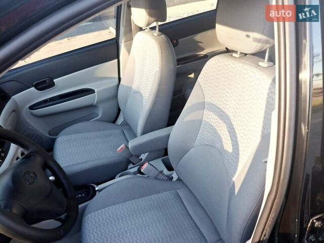 Черный Хендай Акцент, объемом двигателя 1.4 л и пробегом 157 тыс. км за 6200 $, фото 6 на Automoto.ua