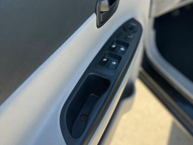 Черный Хендай Акцент, объемом двигателя 1.5 л и пробегом 237 тыс. км за 4000 $, фото 6 на Automoto.ua