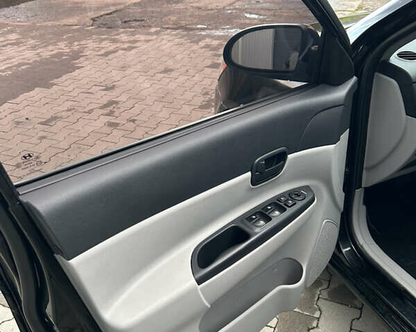 Чорний Хендай Акцент, об'ємом двигуна 1.4 л та пробігом 250 тис. км за 4800 $, фото 9 на Automoto.ua