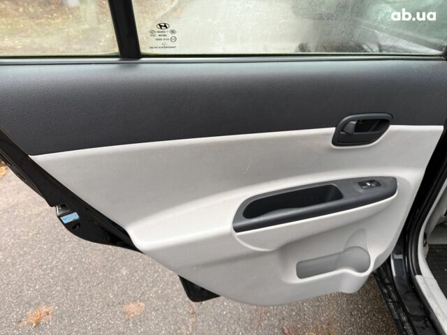 Черный Хендай Акцент, объемом двигателя 1.4 л и пробегом 165 тыс. км за 5390 $, фото 12 на Automoto.ua