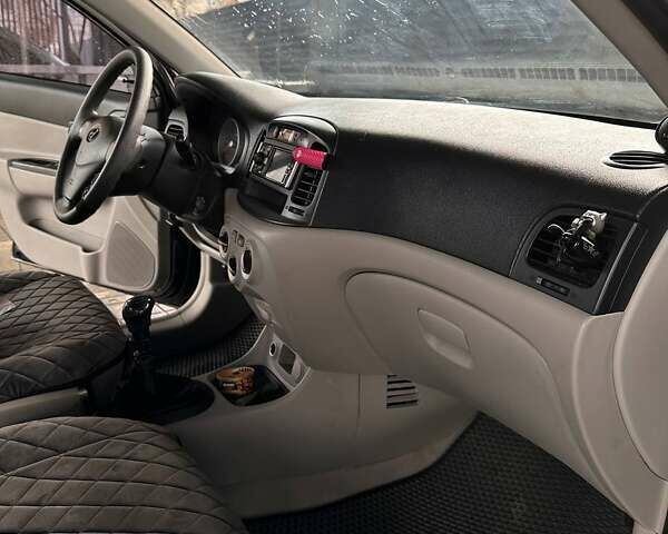 Чорний Хендай Акцент, об'ємом двигуна 1.4 л та пробігом 118 тис. км за 5500 $, фото 1 на Automoto.ua