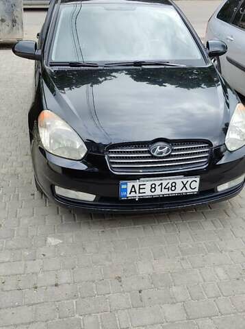 Черный Хендай Акцент, объемом двигателя 1.6 л и пробегом 215 тыс. км за 5200 $, фото 11 на Automoto.ua