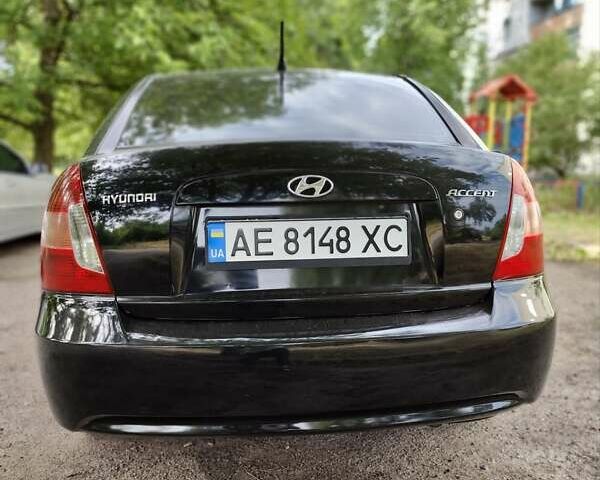 Черный Хендай Акцент, объемом двигателя 1.6 л и пробегом 215 тыс. км за 5200 $, фото 7 на Automoto.ua