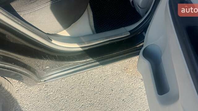 Черный Хендай Акцент, объемом двигателя 1.49 л и пробегом 204 тыс. км за 5280 $, фото 15 на Automoto.ua