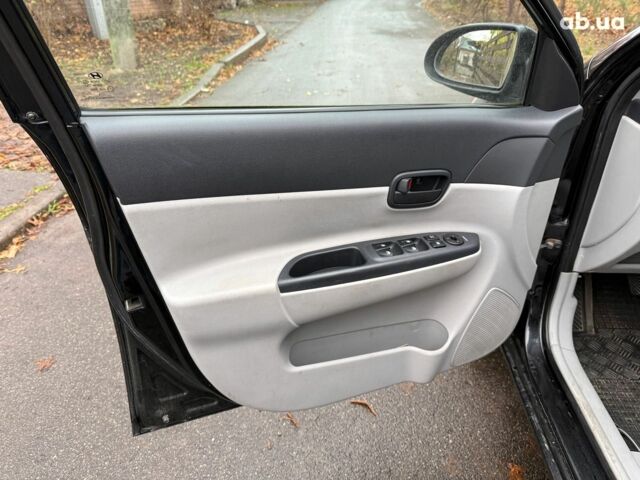 Черный Хендай Акцент, объемом двигателя 1.4 л и пробегом 165 тыс. км за 5390 $, фото 8 на Automoto.ua