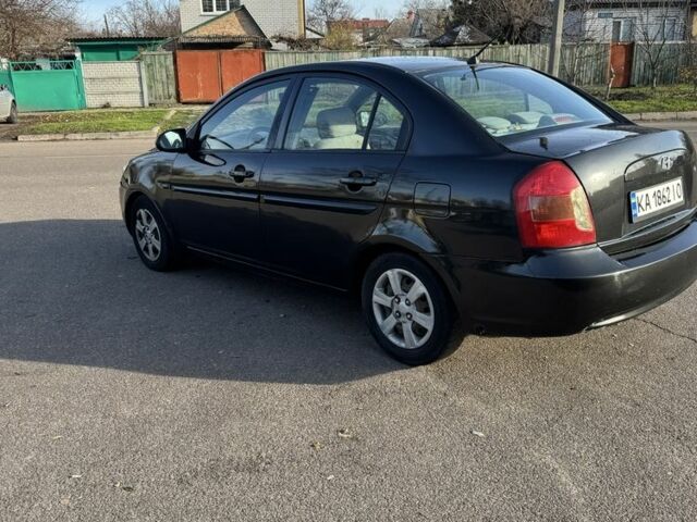 Черный Хендай Акцент, объемом двигателя 1.4 л и пробегом 300 тыс. км за 3300 $, фото 3 на Automoto.ua