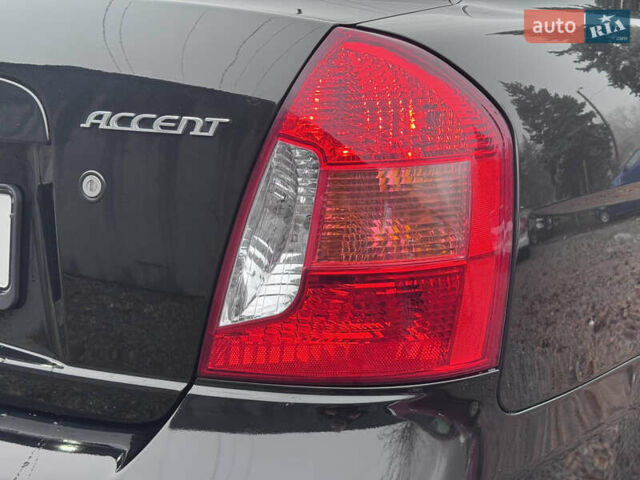 Черный Хендай Акцент, объемом двигателя 1.4 л и пробегом 139 тыс. км за 5999 $, фото 17 на Automoto.ua