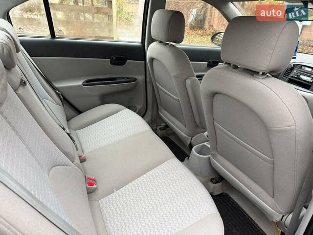 Черный Хендай Акцент, объемом двигателя 1.4 л и пробегом 165 тыс. км за 5390 $, фото 16 на Automoto.ua