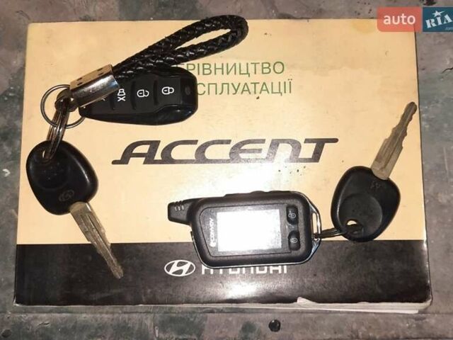 Черный Хендай Акцент, объемом двигателя 1.4 л и пробегом 237 тыс. км за 4800 $, фото 3 на Automoto.ua