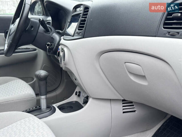 Черный Хендай Акцент, объемом двигателя 1.4 л и пробегом 139 тыс. км за 5999 $, фото 33 на Automoto.ua