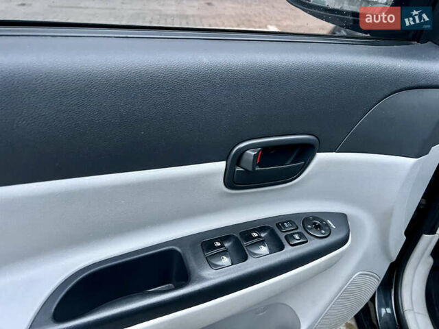 Черный Хендай Акцент, объемом двигателя 1.4 л и пробегом 221 тыс. км за 4950 $, фото 32 на Automoto.ua