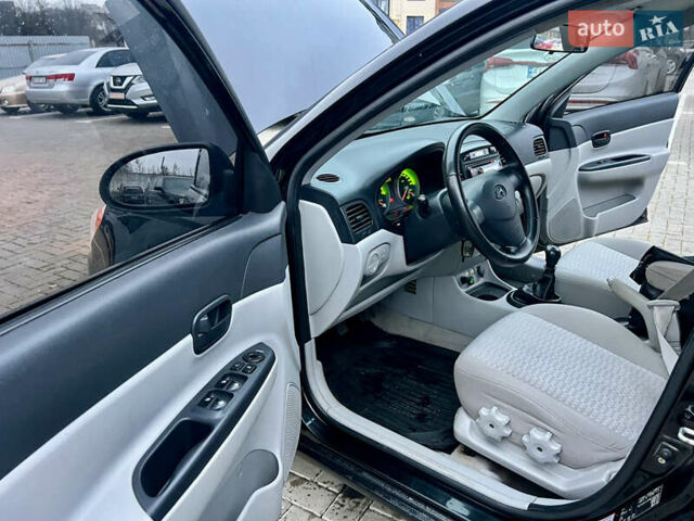 Черный Хендай Акцент, объемом двигателя 1.4 л и пробегом 221 тыс. км за 4950 $, фото 29 на Automoto.ua