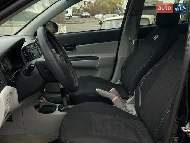 Черный Хендай Акцент, объемом двигателя 1.4 л и пробегом 215 тыс. км за 4799 $, фото 10 на Automoto.ua