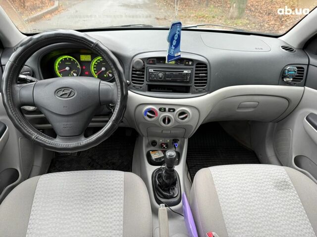 Черный Хендай Акцент, объемом двигателя 1.4 л и пробегом 165 тыс. км за 5390 $, фото 14 на Automoto.ua