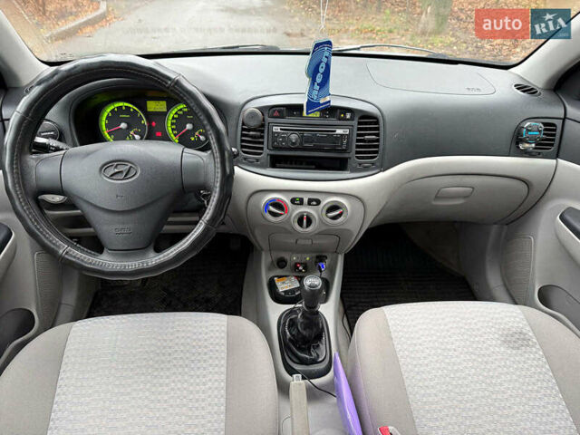 Черный Хендай Акцент, объемом двигателя 1.4 л и пробегом 165 тыс. км за 5390 $, фото 14 на Automoto.ua