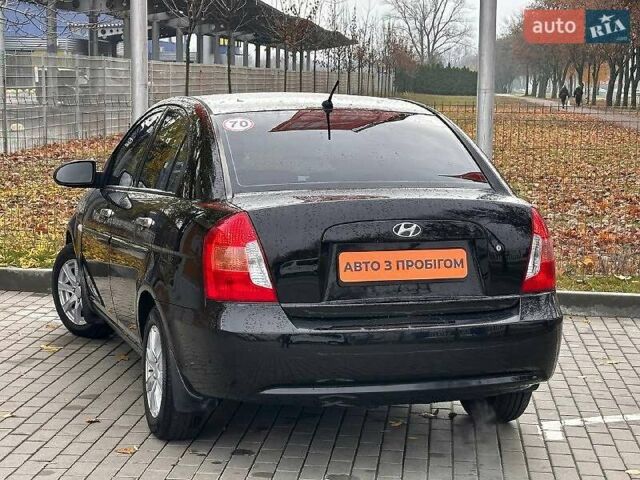 Черный Хендай Акцент, объемом двигателя 1.4 л и пробегом 156 тыс. км за 4700 $, фото 7 на Automoto.ua