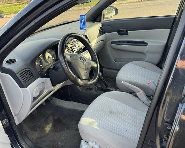 Чорний Хендай Акцент, об'ємом двигуна 1.4 л та пробігом 230 тис. км за 2700 $, фото 6 на Automoto.ua