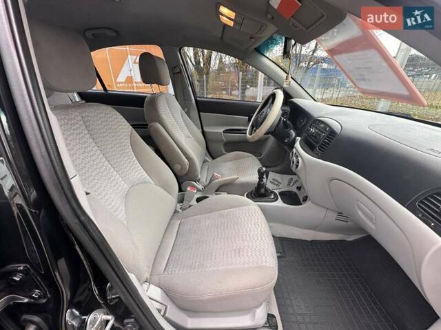 Черный Хендай Акцент, объемом двигателя 1.4 л и пробегом 156 тыс. км за 4700 $, фото 10 на Automoto.ua