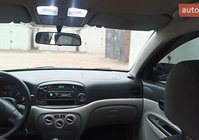 Черный Хендай Акцент, объемом двигателя 1.4 л и пробегом 227 тыс. км за 4700 $, фото 6 на Automoto.ua